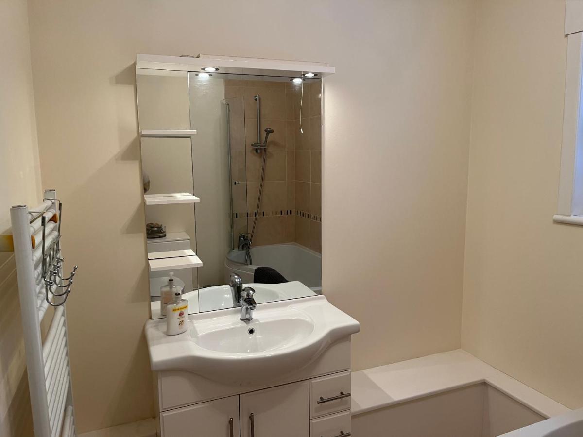 Comfortable 3 Bedroom Home In أفيمور المظهر الخارجي الصورة
